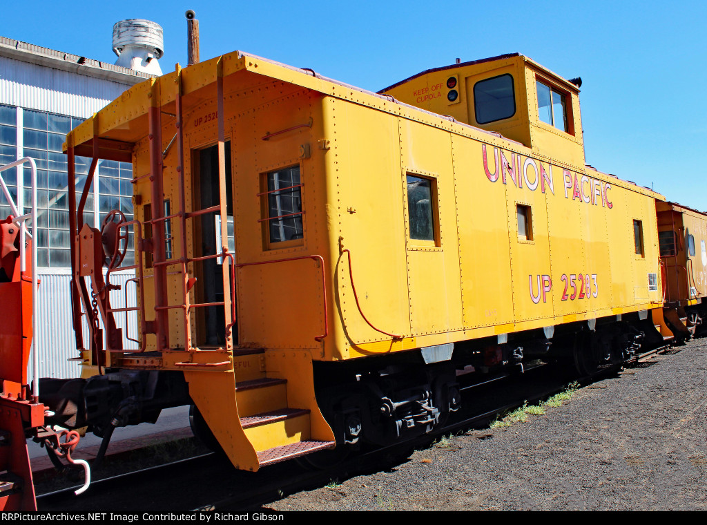 UP 25283 Caboose